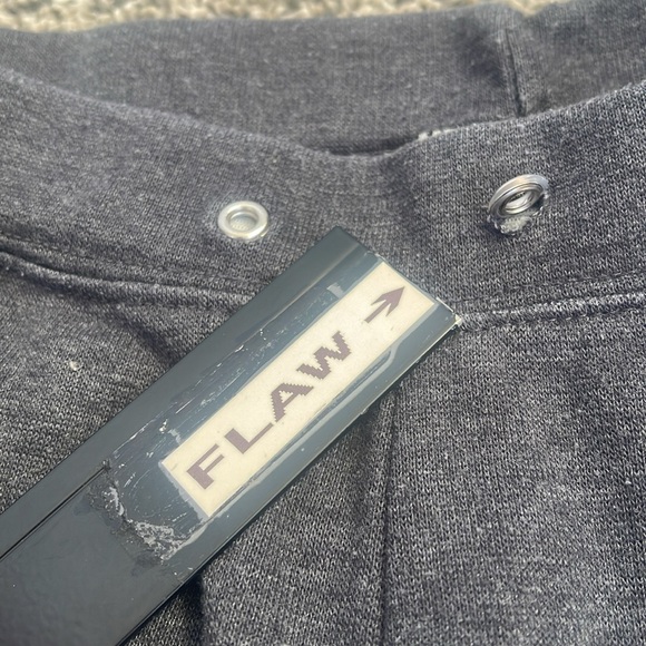 Grey capri sweat pants size Large - Picture 5 of 12